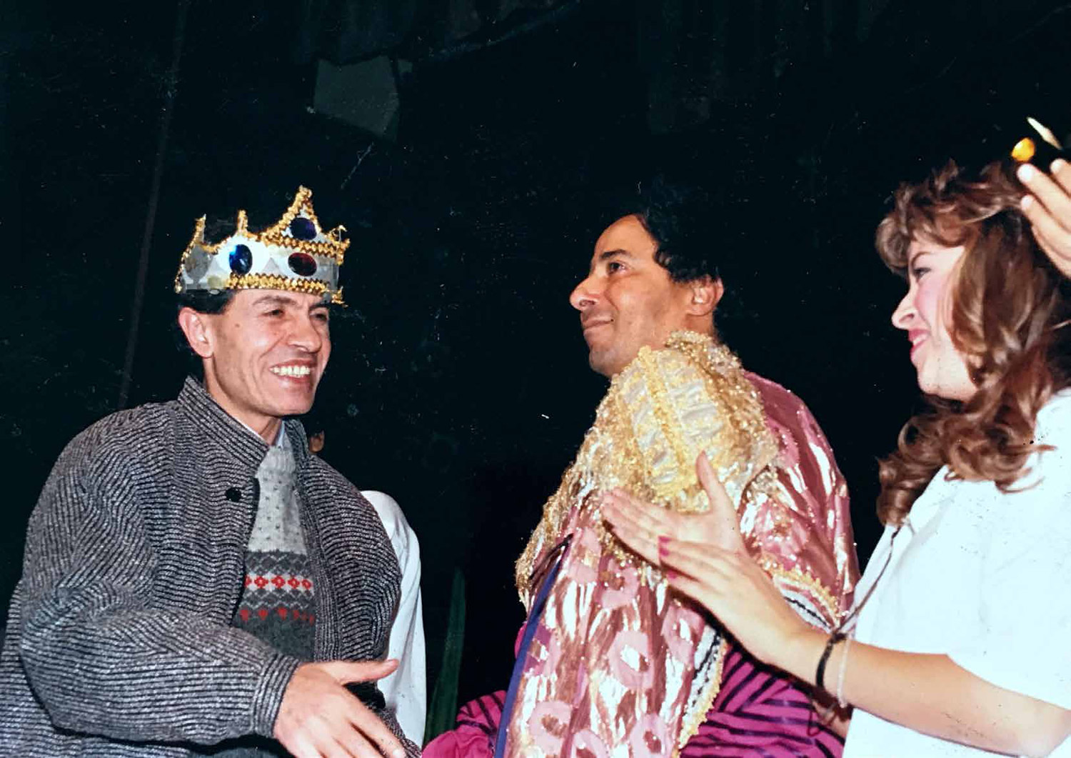 سعدالله ونوس مع صلاد السعدني على هامش عرض مسرحيته "الملك هو الملك"
